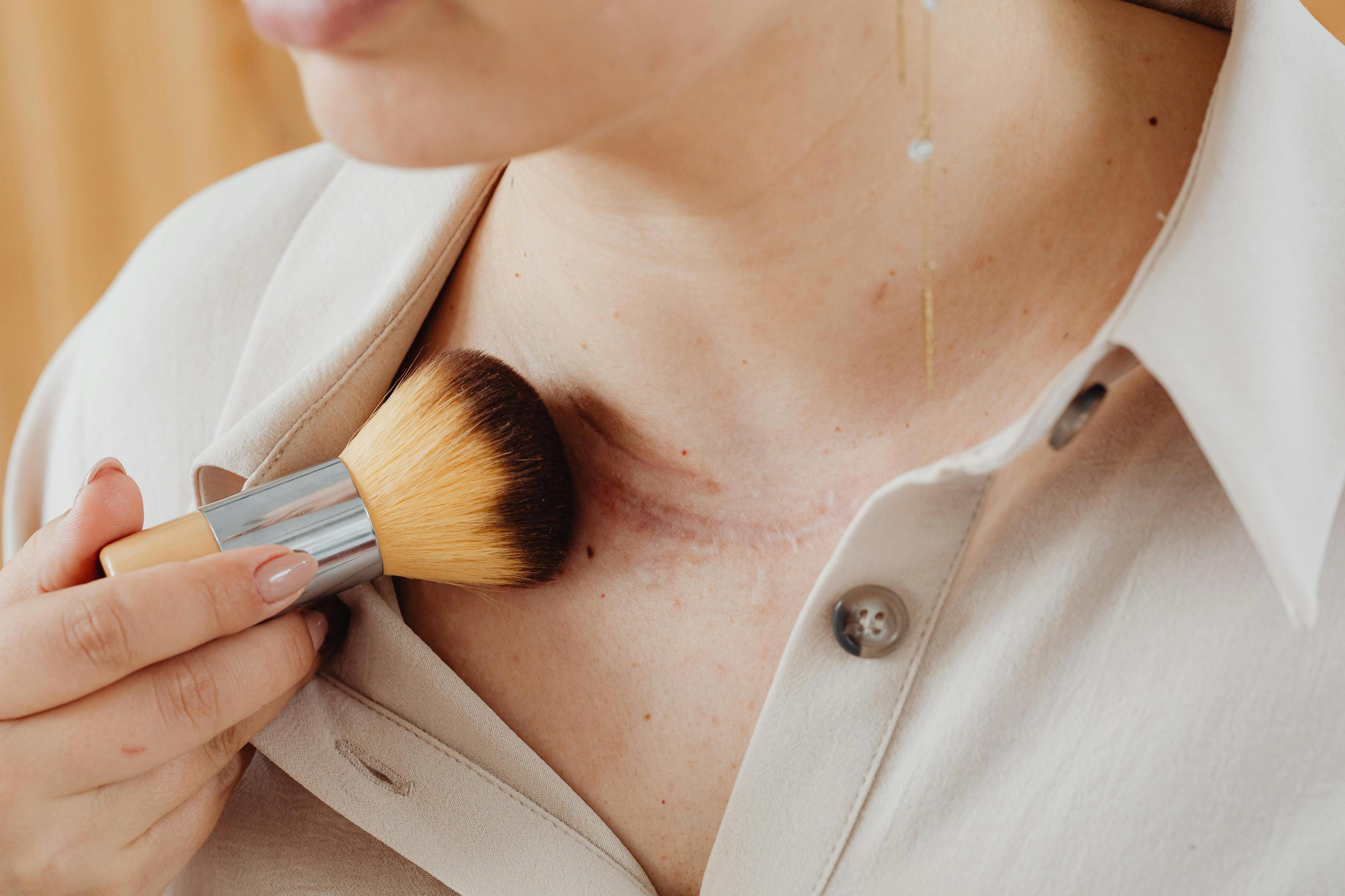 Makijaż korygujący – jak ukryć niedoskonałości bez obciążania skóry